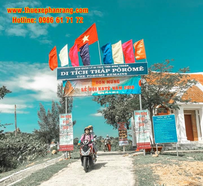 Du khách thuê xe máy tại Phan Rang đi tham quan các điểm du lịch tại Ninh Thuận