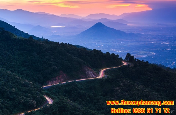 Thuê xe tham quan Đèo Ngoạn Mục - Song Pha đời mới, uy tín tại Phan Rang Ninh Thuận