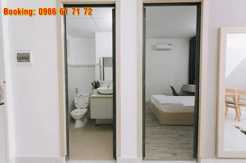 Phòng ngủ và nhà vệ sinh của căn hộ chung cư Phú Thịnh Plaza view biển Bình Sơn