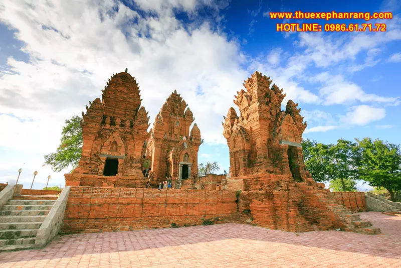 LandTour du lịch Ninh Chữ, Ninh Thuận đưa bạn đến thăm Tháp Poklong Garai