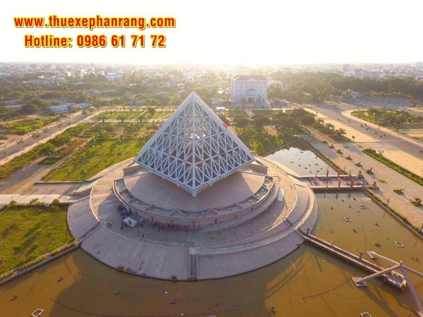 Thuê xe ô tô tham quan điểm du lịch đón Phan Rang Ninh Thuận đi Bảo tàng Ninh Thuận