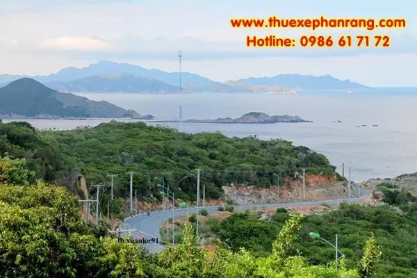 Thuê xe du lịch uy tín hàng đầu tại Phan Rang Ninh Thuận đi Cung đường biển 702 Phan Rang - Bình Tiên